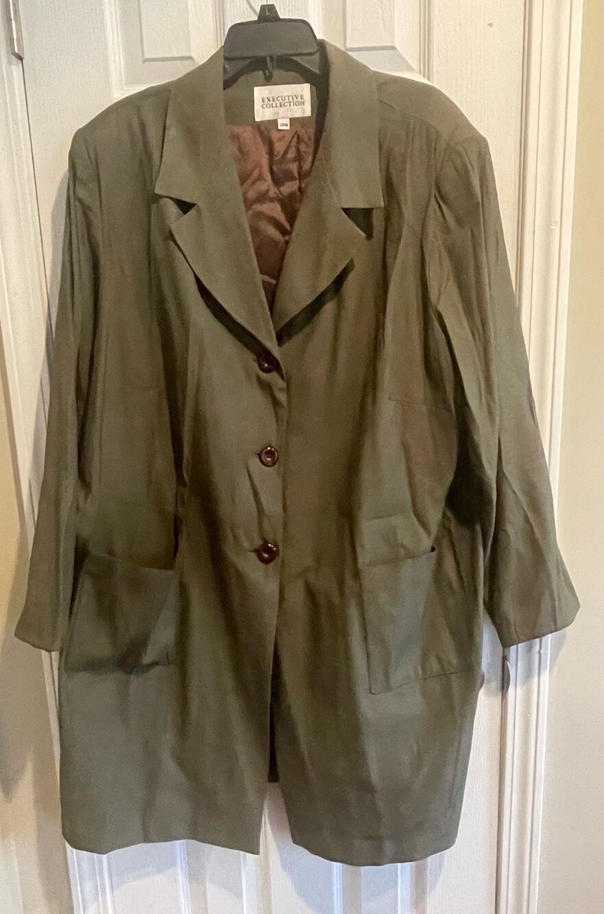 Executive Collection Trench Coat, all weather, Size 26W, B86, $30